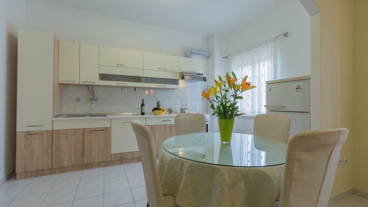 Apartment "Andrea" สปลิท ภายนอก รูปภาพ